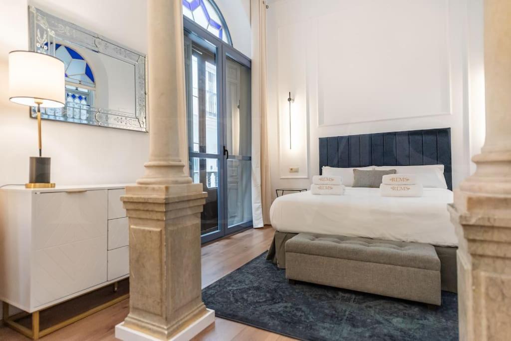 Historic Gem With Modern Comfort By Rems * Málaga